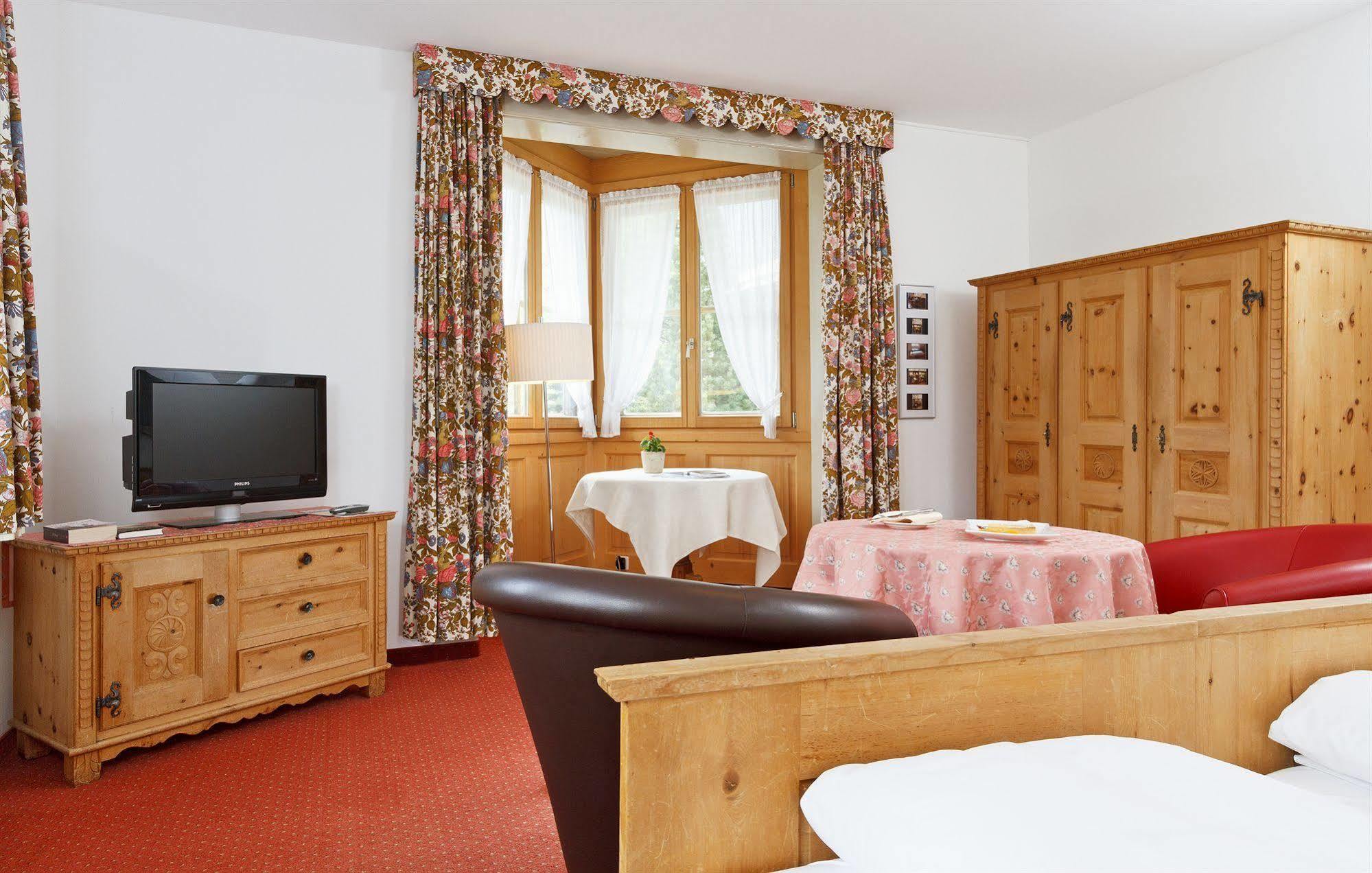 Schweizerhaus Swiss Quality Hotel Maloja Bagian luar foto